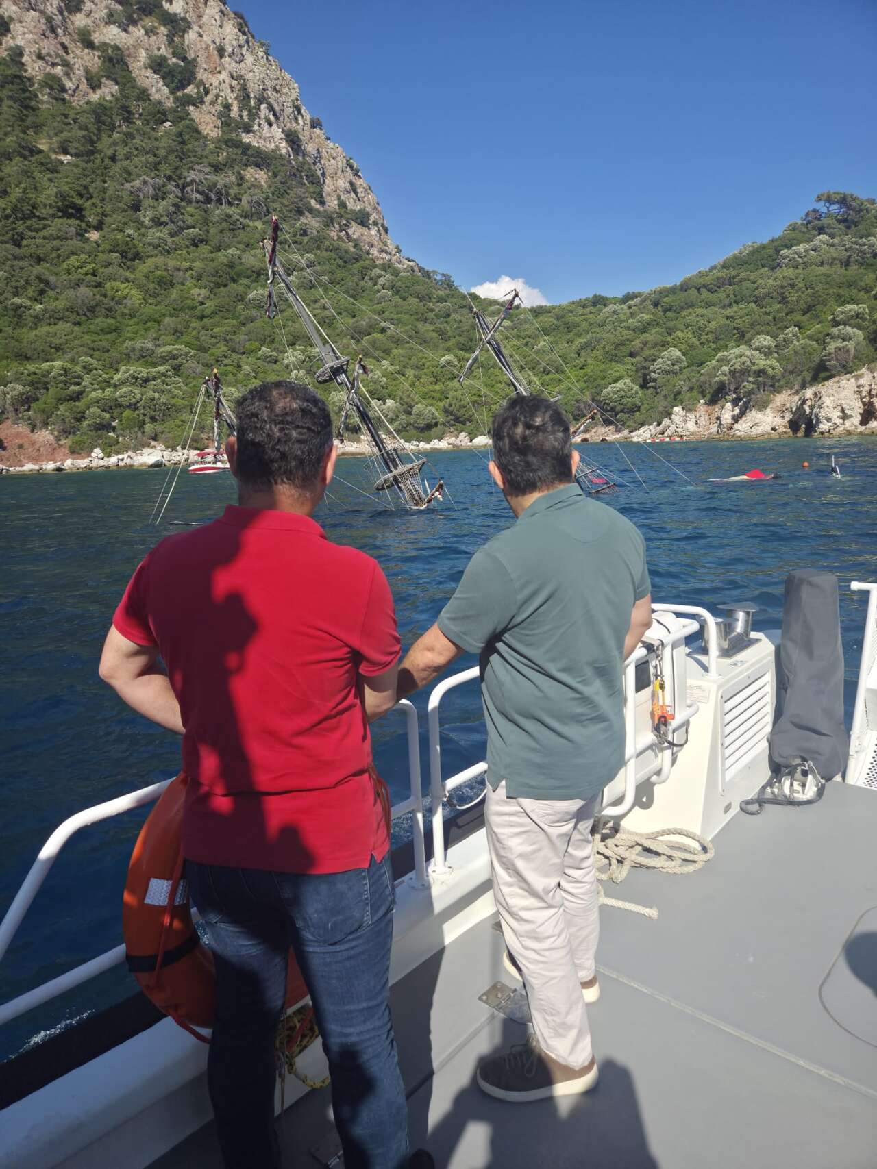 Marmaris’te Gezi Teknesi Battı: Yolcular Son Anda Kurtarıldı 1